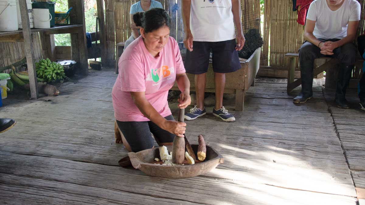 Puerto Napo Quichua, making chicha