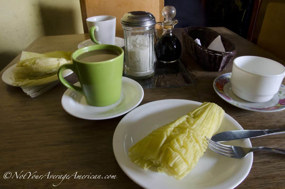 Humitas and coffee - a great start to your day in the historic center of downtown Quito | ©Angela Drake