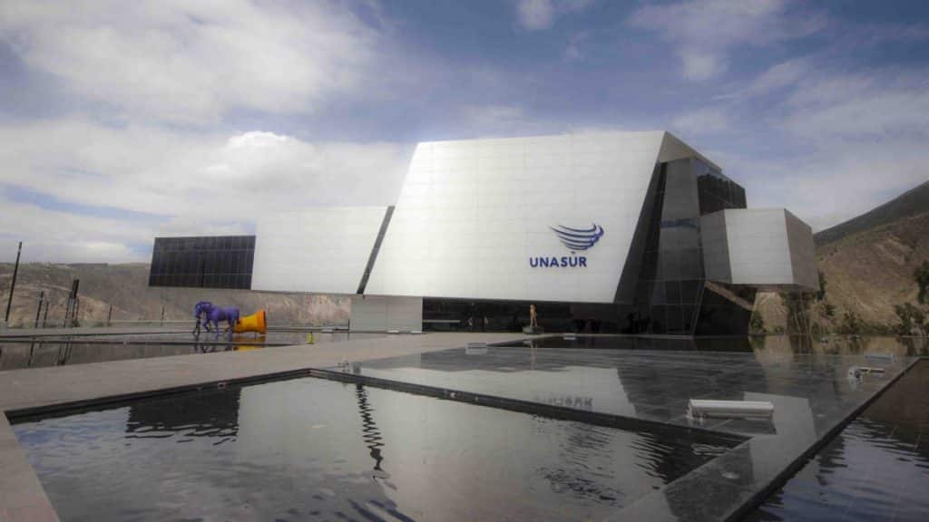 Unasur at Mitad del Mundo