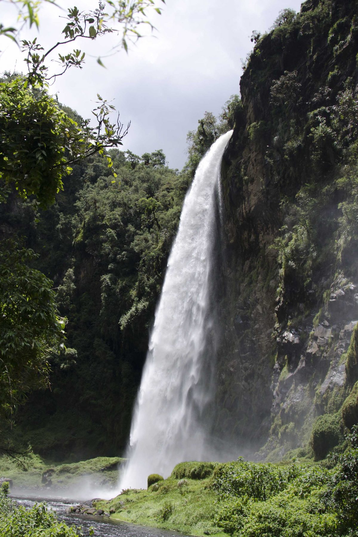 Pichincha Province, Cascada Condor Machay