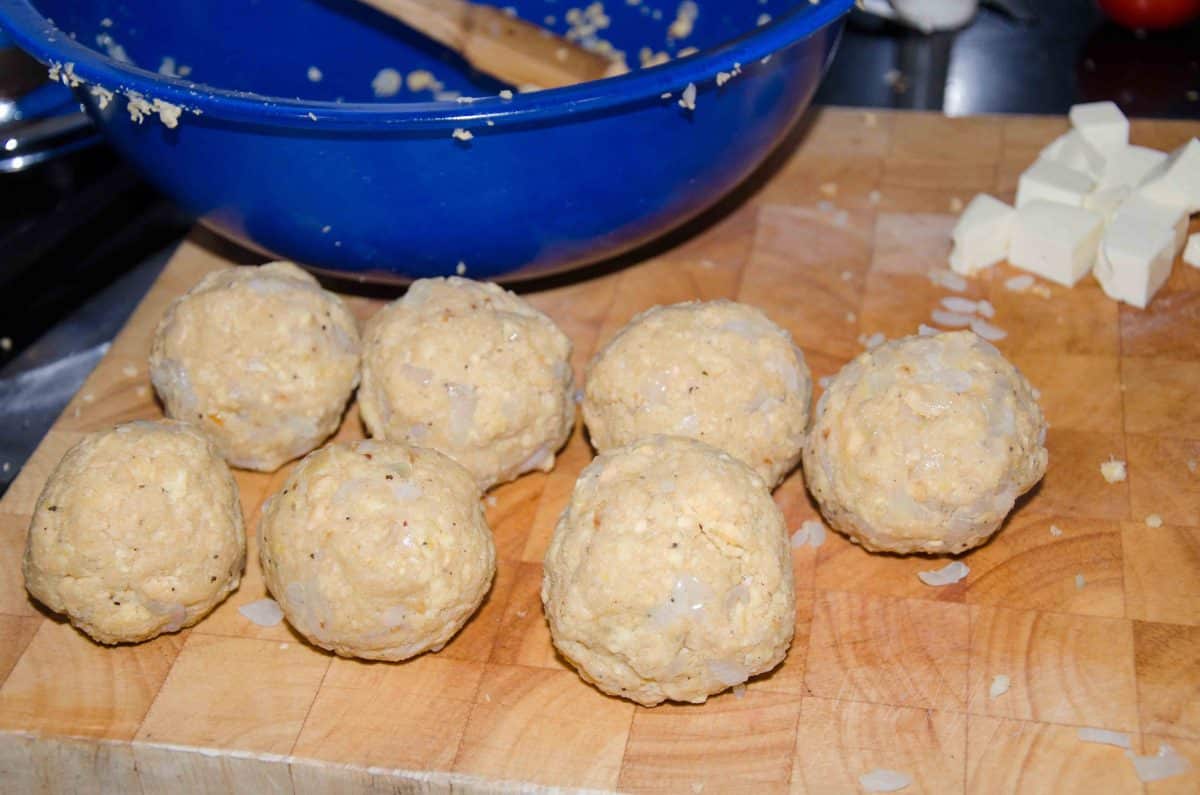 Keep forming balls; recipe for Bolón de Verde