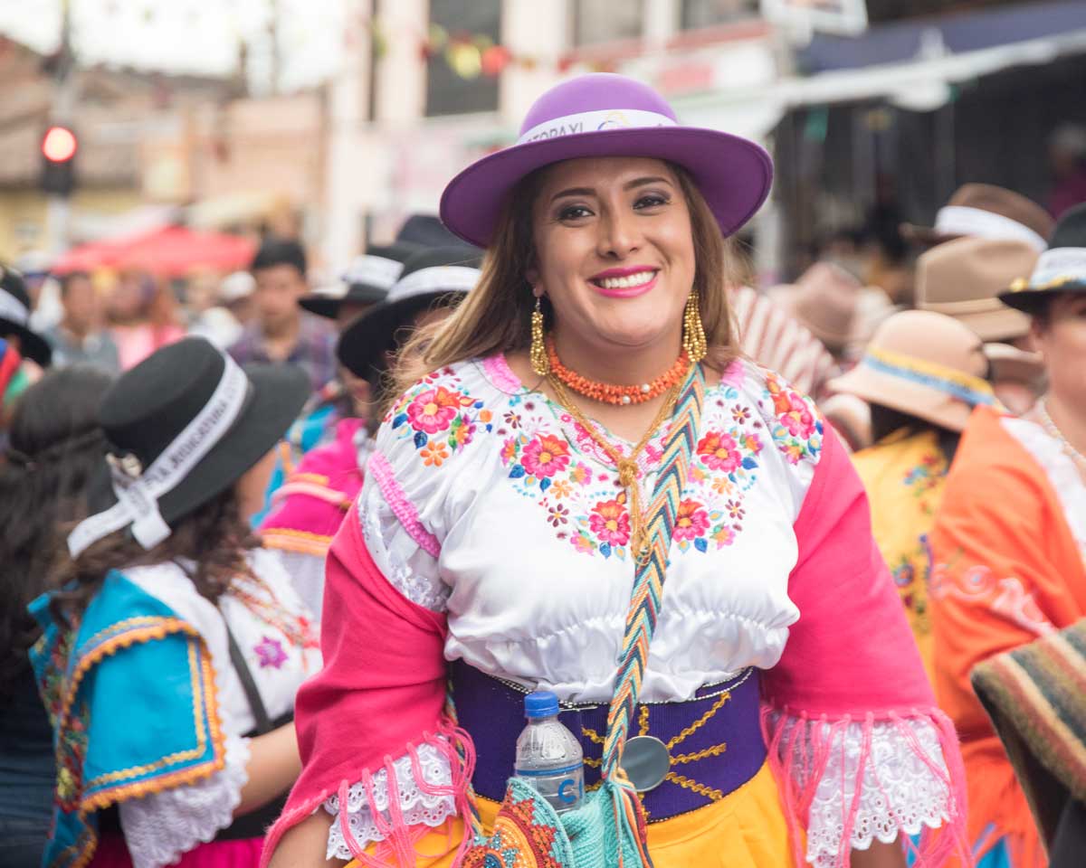 Una Chola "Ofrendera", Mama Negra, Latacunga, Ecuador | ©Angela Drake