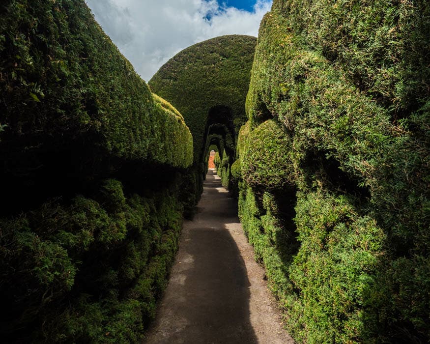 Topiary Tunnel, Tulcan Cemetery, Ecuador | © Ernest Scott Drake