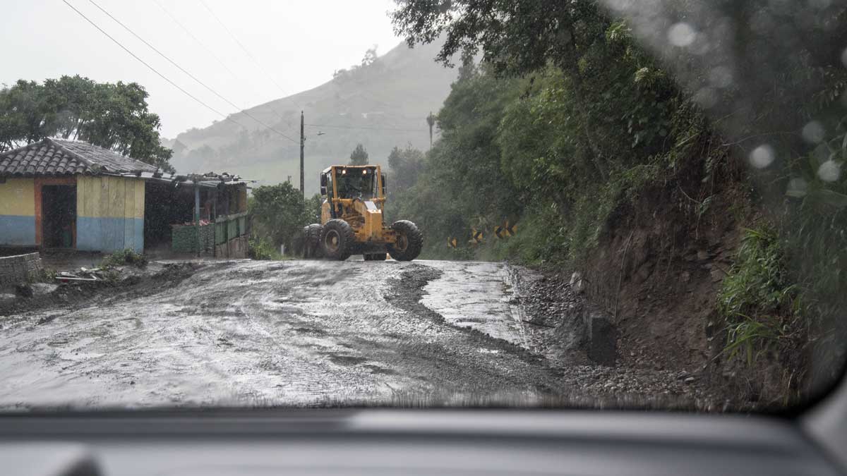 Roadwork between Loja and Vilcabamba, Ecuador | ©Angela Drake