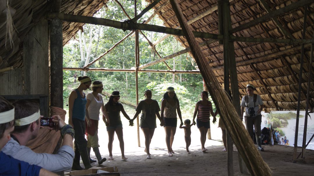 Visitando Apaika y nuestros anfitriones Huaorani