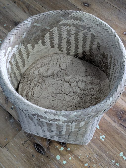 A handwoven basket full of toasted barley flour (máchica).